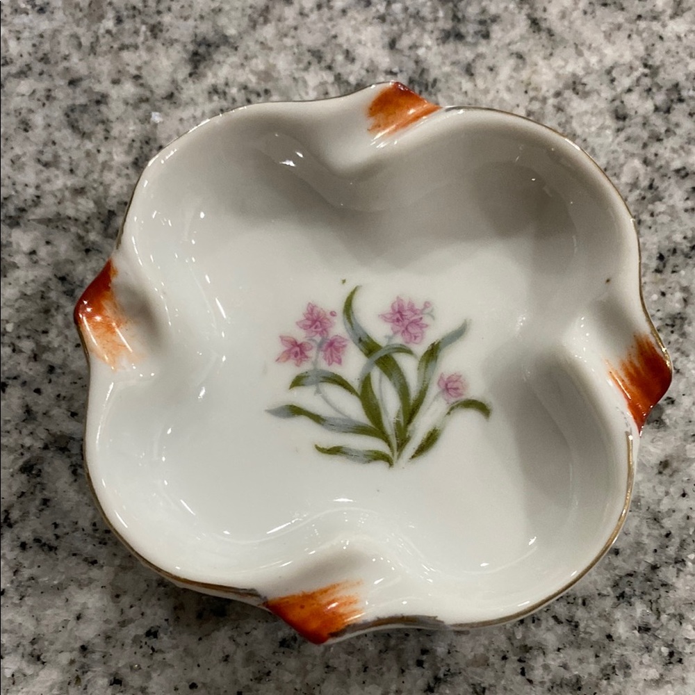 Vintage “Made In Japan” Personal Ashtray Trinket Dish!